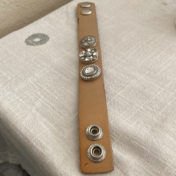 Tan Vegan Rhinestoned Cabochon Snap Bracelet - Picture 3 of 4